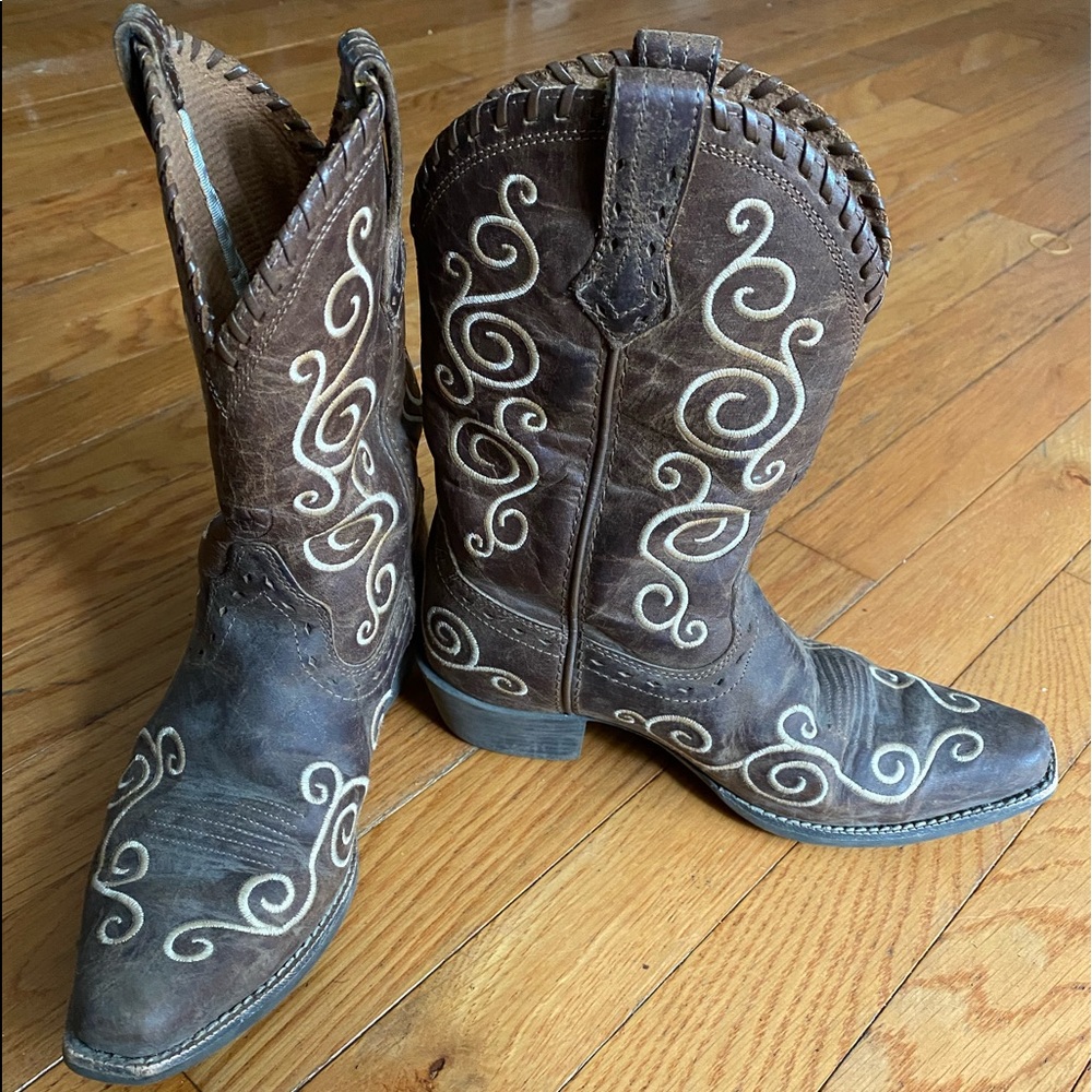 Ariat cowgirl boots